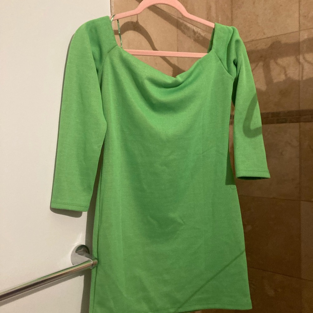 Green short long sleeve dress